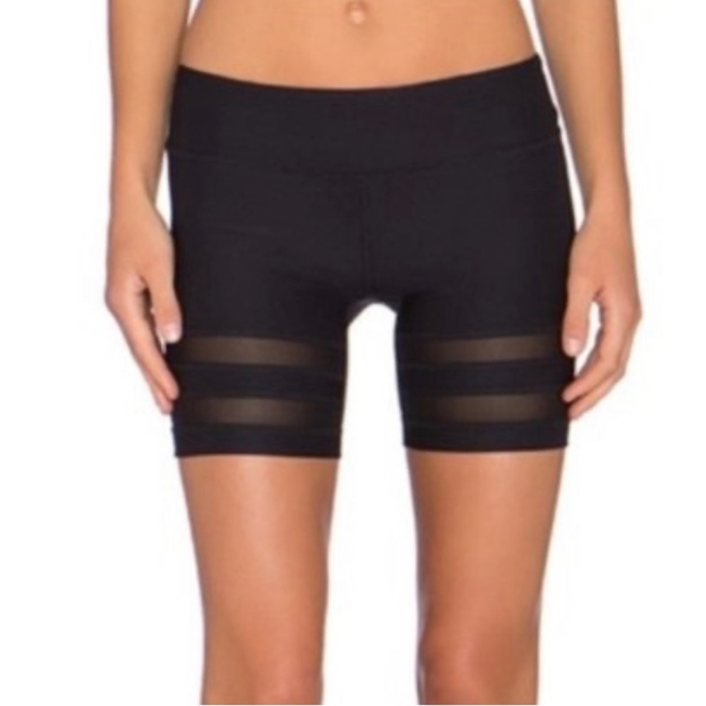 Alo Yoga - bike shorts